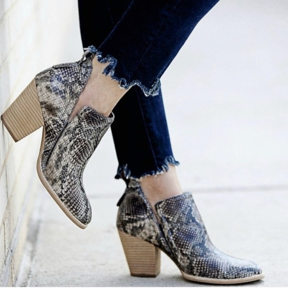 NWOB Jeffrey Campbell Snakeskin Ankle Boots